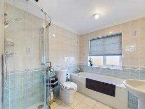 Family bathroom- click for photo gallery